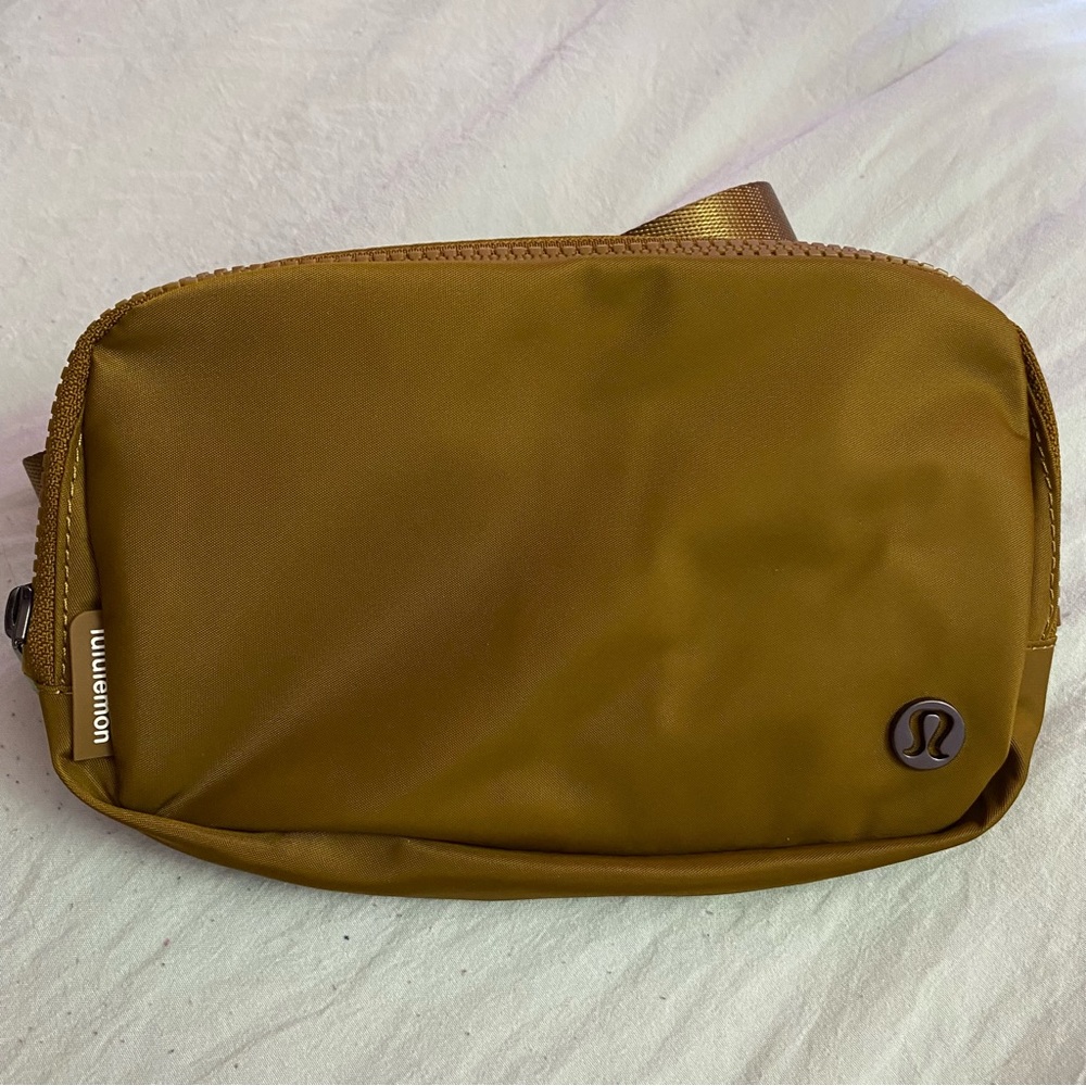 NWT LULULEMON - everywhere belt bag in burnt caramel 1L